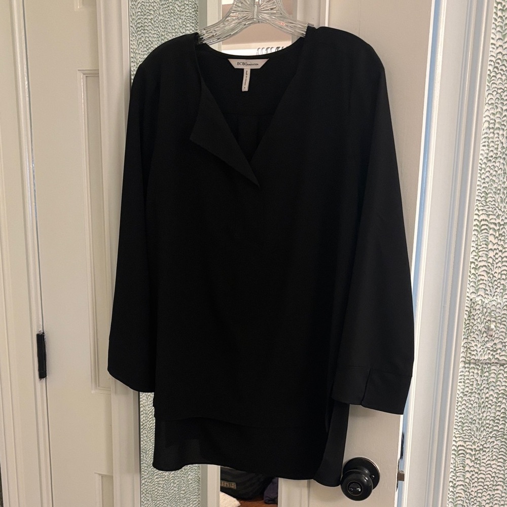 BCBGMaxAzria Black V-Neck Long Sleeve Tunic Top